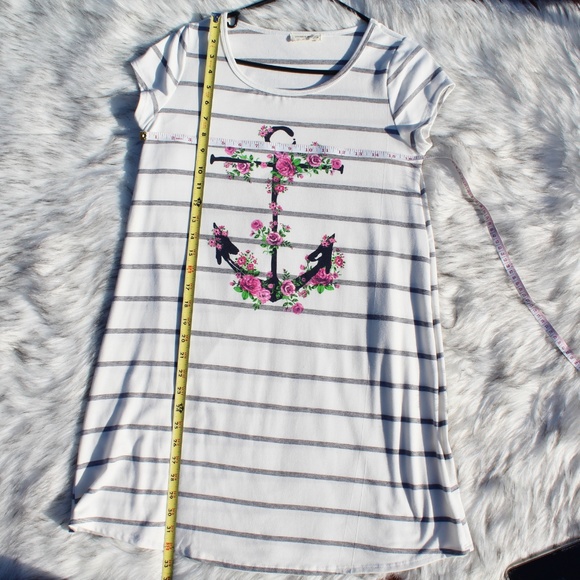 SOLD Twenty Second White and Gray T-Shirt Dress - Picture 3 of 8